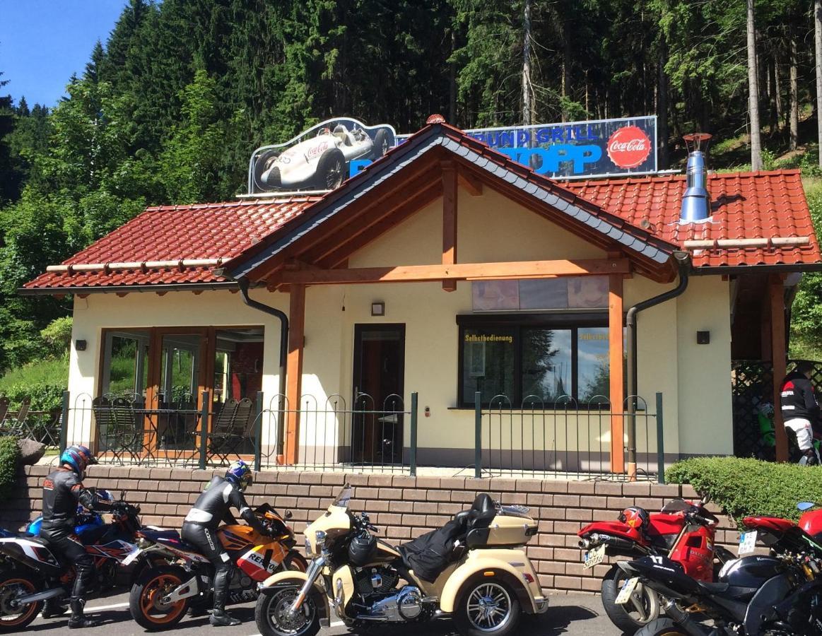 Hotel & Gasthaus Sterngrund Zella-Mehlis Bagian luar foto