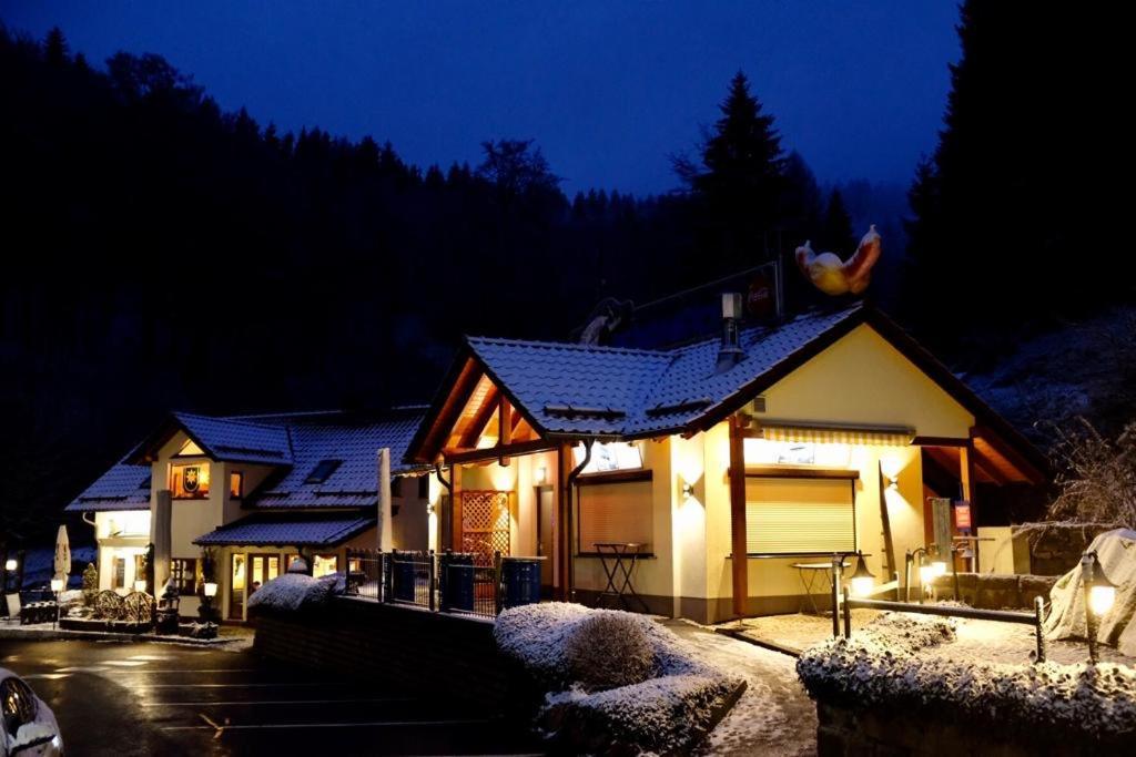 Hotel & Gasthaus Sterngrund Zella-Mehlis Bagian luar foto