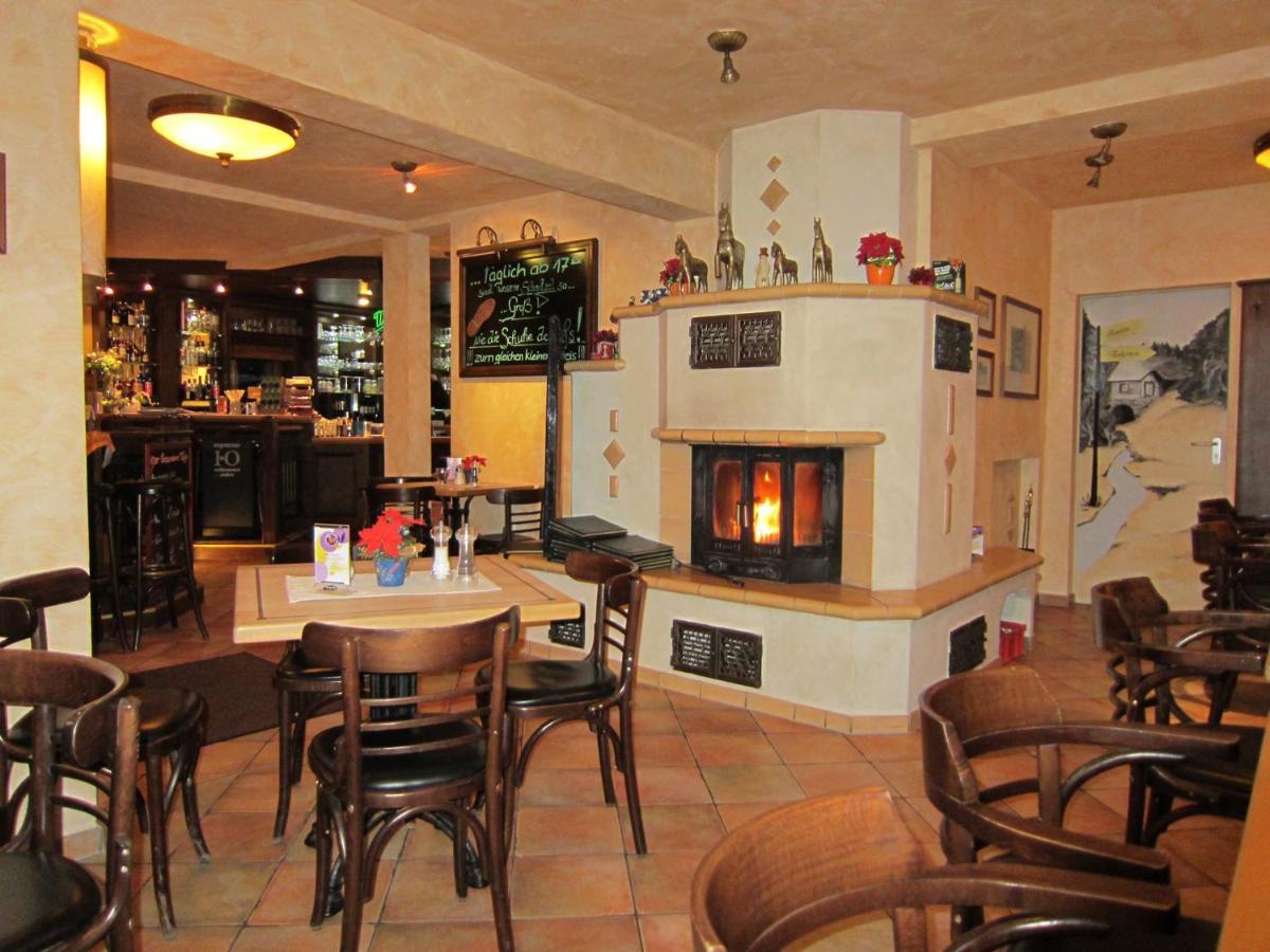 Hotel & Gasthaus Sterngrund Zella-Mehlis Bagian luar foto