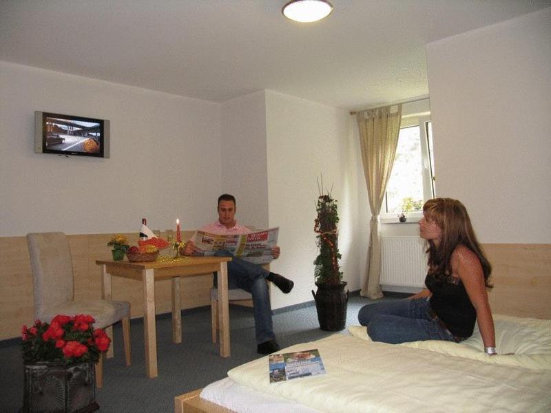 Hotel & Gasthaus Sterngrund Zella-Mehlis Bagian luar foto