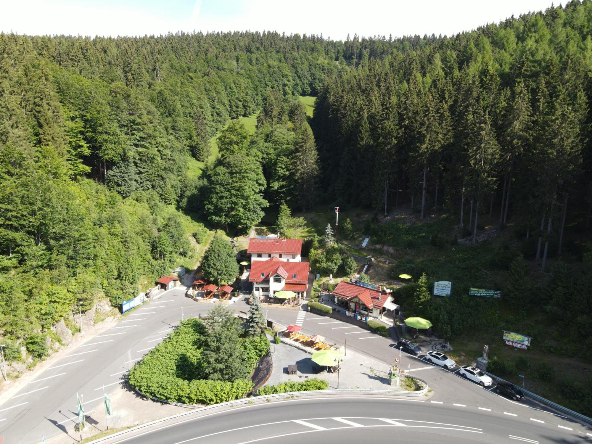 Hotel & Gasthaus Sterngrund Zella-Mehlis Bagian luar foto